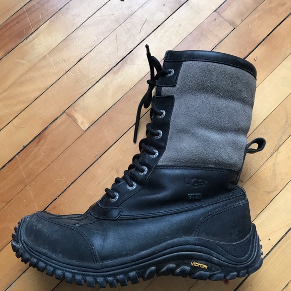 Black Adirondack UGG - Picture 2 of 3